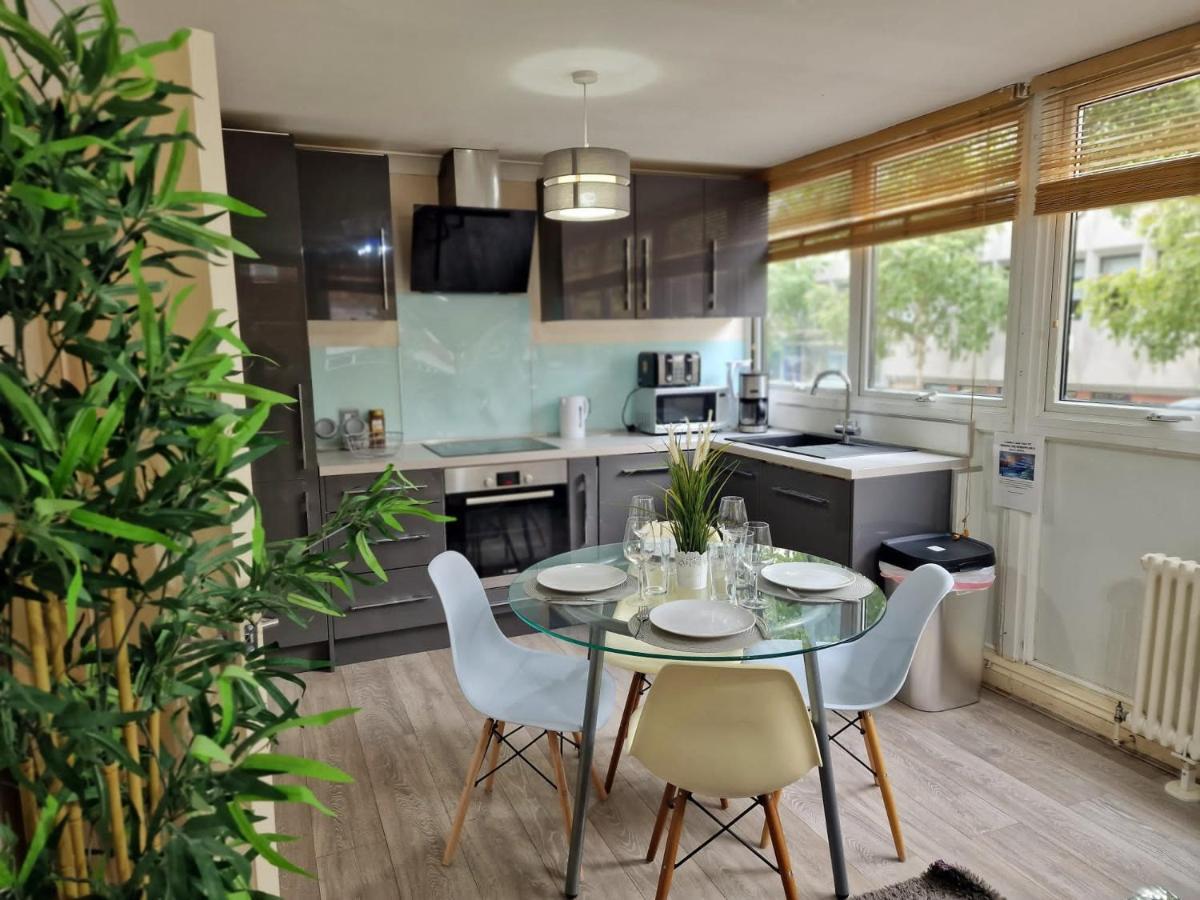 2 Bedrooms Flat In Great Location! Лондон Екстер'єр фото