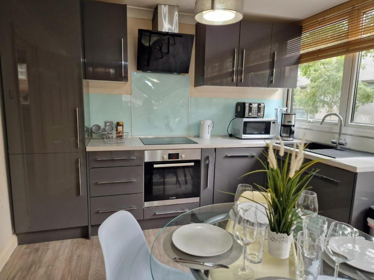 2 Bedrooms Flat In Great Location! Лондон Екстер'єр фото